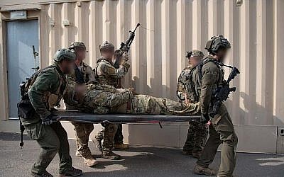 Des troupes d'élite de recherche et de sauvetage de six pays s'entraînent en Israël dans le cadre de l'exercice "Sky Angels" en novembre 2018. (Armée israélienne) Des troupes d'élite de recherche et de sauvetage de six pays s'entraînent en Israël dans le cadre de l'exercice "Sky Angels" en novembre 2018. (Armée israélienne)