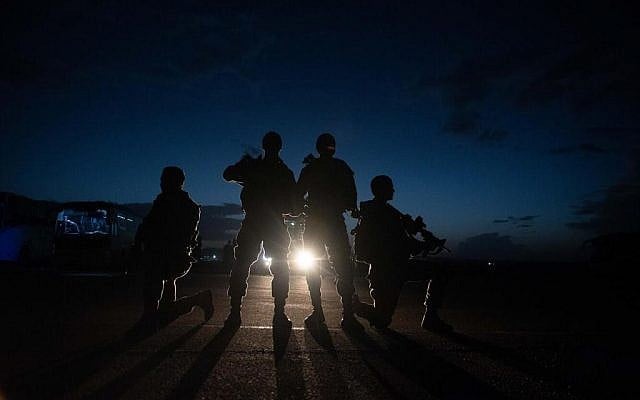 Des soldats de la brigade de commando de l'armée israélienne participent à un exercice à grande échelle au mois de novembre 2018 (Crédit : Armée israélienne) Des soldats de la brigade de commando de l'armée israélienne participent à un exercice à grande échelle au mois de novembre 2018 (Crédit : Armée israélienne)