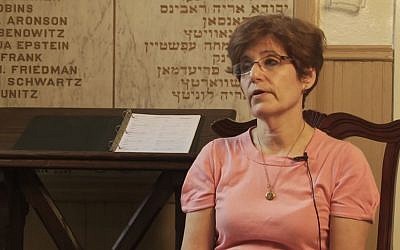 Amy Koplow, directrice de l’association pour l’enterrement hébraïque gratuit (Hebrew Free Burial Association) (Crédit: capture d'écran Youtube/JewGotTube)