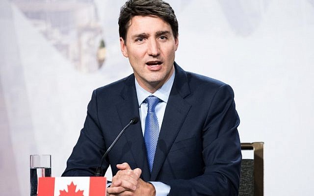 Le Premier ministre du Canada, Justin Trudeau, lors d'une réunion entre les Premiers ministres des provinces canadiennes à Montréal, le 7 décembre 2018. (Crédit : MARTIN OUELLET-DIOTTE / AFP) Le Premier ministre du Canada, Justin Trudeau, lors d'une réunion entre les Premiers ministres des provinces canadiennes à Montréal, le 7 décembre 2018. (Crédit : MARTIN OUELLET-DIOTTE / AFP)