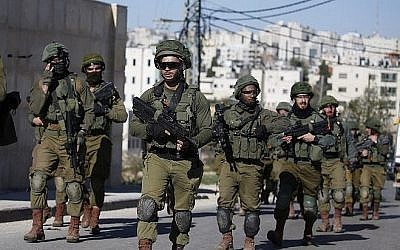 Les soldats israéliens à Ramallah, le 15 décembre 2018 (Crédit : ABBAS MOMANI / AFP)