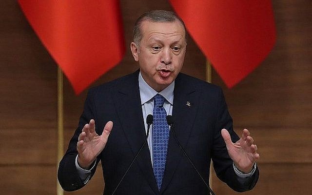 Le président turc Recep Tayyip Erdogan lors d'un discours de cérémonie de la remise des prix présidentiels de la culture et des arts à Ankara, en Turquie, le 19 décembre 2018 (Crédit : Adem Altan/AFP) Le président turc Recep Tayyip Erdogan lors d'un discours de cérémonie de la remise des prix présidentiels de la culture et des arts à Ankara, en Turquie, le 19 décembre 2018 (Crédit : Adem Altan/AFP)
