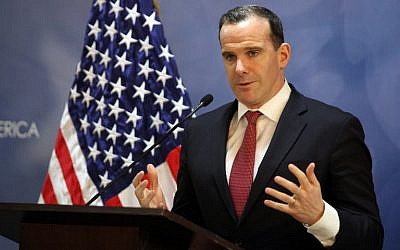 L'ex-envoyé spécial américain pour la coalition globale de lutte contre l'EI, Brett McGurk, lors d'une conférence de presse à Amman, le 6 novembre 2016 (Crédit : AHMAD ABDO / AFP)