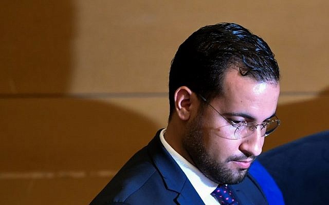 Alexandre Benalla le 19 septembre dernier à l'Elysée, (Crédit: Alain JOCARD / AFP) Alexandre Benalla le 19 septembre dernier à l'Elysée, (Crédit: Alain JOCARD / AFP)