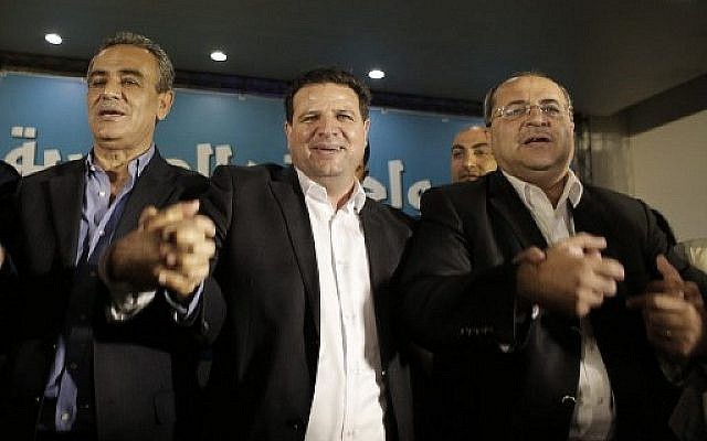 Les candidats de la Liste arabe unie, de gauche à droite : le député Jamal Zahalka, Ayman Odeh, chef de la Liste, et le député Ahmad Tibi au siège de la formation dans la ville de Nazareth, alors qu'ils réagissent aux sondages de sortie des urnes, le 17 mars 2015. (Crédit : AFP/Ahmad Gharabli)