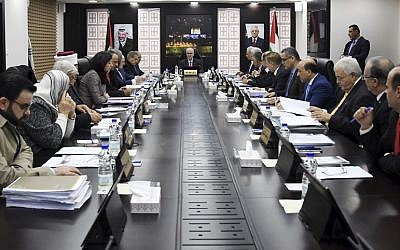 Réunion du gouvernement de l'Autorité palestinienne à Ramallah, le 27 décembre 2018. (Crédit : Wafa)