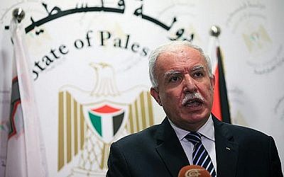 Le ministre des Affaires étrangères de l'Autorité palestinienne, Riyad al-Maliki, lors d'une conférence de presse le 10 octobre 2014. (Ala Mufarja / Wafa)