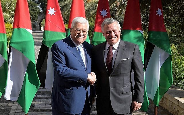 Le roi de Jordanie Abdallah II (à droite) et le président de l'Autorité palestinienne Mahmoud Abbas réunis à Amman le 18 décembre 2018. (Crédit : Wafa) Le roi de Jordanie Abdallah II (à droite) et le président de l'Autorité palestinienne Mahmoud Abbas réunis à Amman le 18 décembre 2018. (Crédit : Wafa)