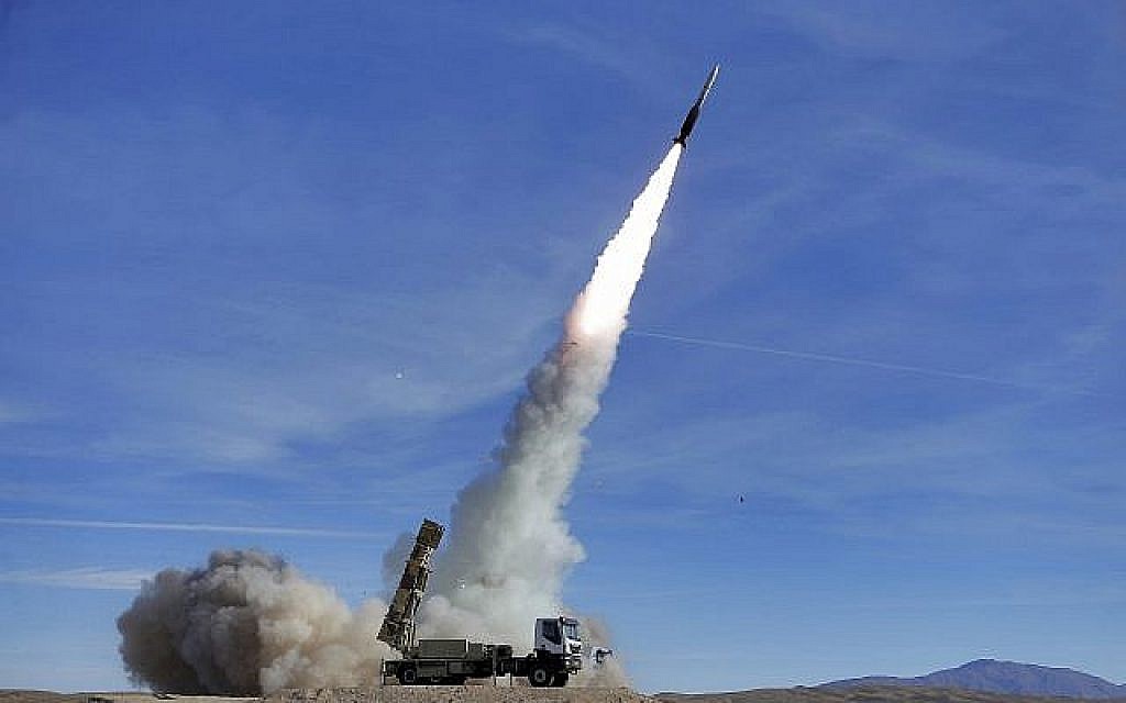 Sur cette photo fournie le 5 novembre 2018 par l'armée iranienne, un missile Sayyad 2 est tiré par le système de défense aérienne Talash lors d'exercices dans un endroit non divulgué en Iran. (Armée iranienne/AP) Sur cette photo fournie le 5 novembre 2018 par l'armée iranienne, un missile Sayyad 2 est tiré par le système de défense aérienne Talash lors d'exercices dans un endroit non divulgué en Iran. (Armée iranienne/AP)