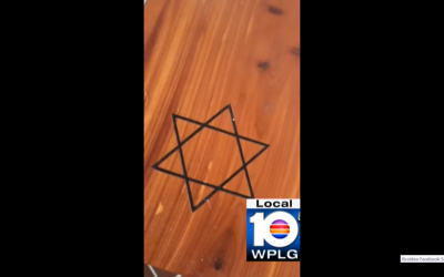 Extrait d'une vidéo ayant entraîné la suspension d'un agent de police de Miami ,qui a jeté à la poubelle un Tanakh et une boîte avec l'Etoile de David (Capture d'écran : Facebook)