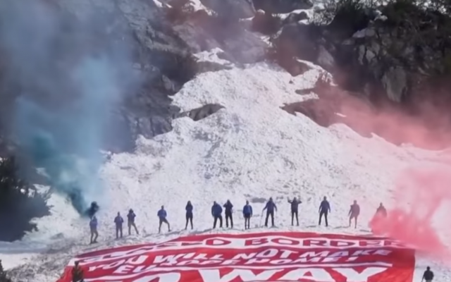 Génération Identitaire lors d'une opération dans les Alpes pour marquer  leur hostilité à l'entrée de migrants clandestins par la frontière italienne en août 2018 (Capture d'écran : YouTube)