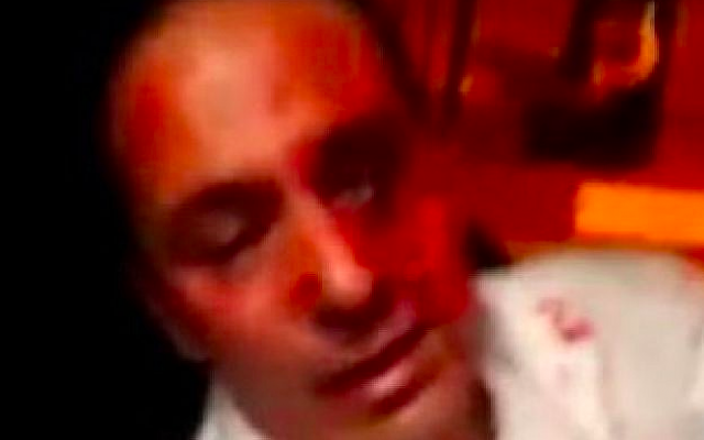 Un chauffeur de bus palestinien brutalement agressé par des passagers israéliens dans l'implantation de Modiin Illit le 13 décembre 2018. (Crédit : autorisation)