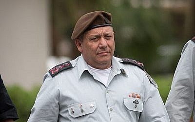 Le chef d'Etat-major Gadi Eisenkot à la base militaire de Glilot près de Tel Aviv, le 28 mars 2018 (Crédit :  Miriam Alster/Flash90)