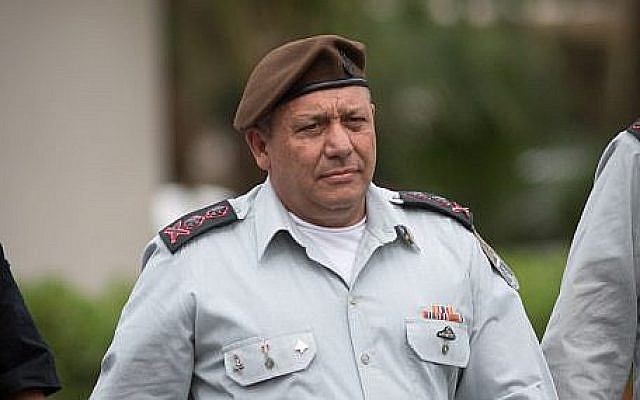 Le chef d'Etat-major Gadi Eisenkot à la base militaire de Glilot près de Tel Aviv, le 28 mars 2018 (Crédit :  Miriam Alster/Flash90)