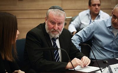 Le procureur général Avichai Mandelblit assiste à une réunion de la commission de contrôle de l'État à la Knesset, le 3 décembre 2018. (Miriam Alster/Flash90)