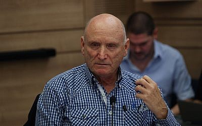 Le médiateur du ministère de la Défense, le général de division (rés.) Yitzhak Brick, lors d'une réunion de la Commission de contrôle de la Knesset à la Knesset, le 12 décembre 2018. (Yonatan Sindel/Flash90) Le médiateur du ministère de la Défense, le général de division (rés.) Yitzhak Brick, lors d'une réunion de la Commission de contrôle de la Knesset à la Knesset, le 12 décembre 2018. (Yonatan Sindel/Flash90)