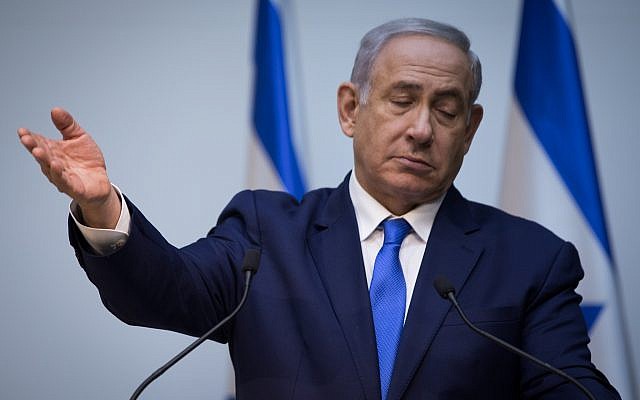 Le Premier ministre Benjamin Netanyahu fait une déclaration à la presse à la Knesset à Jérusalem le 19 décembre 2018. (Hadas Parush/Flash90) Le Premier ministre Benjamin Netanyahu fait une déclaration à la presse à la Knesset à Jérusalem le 19 décembre 2018. (Hadas Parush/Flash90)