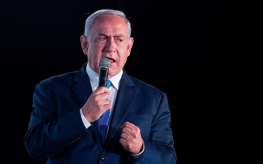 Le Premier ministre Benjamin Netanyahu prend la parole lors d'une conférence organisée par le quotidien financier Globes à Jérusalem, le 19 décembre 2018. (Crédit : Yonatan Sindel / Flash90)