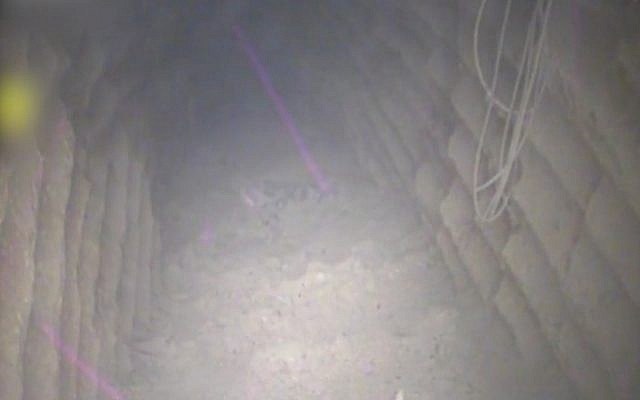 L'intérieur d'un tunnel d'attaque transfrontalier creusé par le Hezbollah depuis le village de Kafr Kila vers le territoire israélien, le 4 décembre 2018. (Crédit : Armée israélienne) L'intérieur d'un tunnel d'attaque transfrontalier creusé par le Hezbollah depuis le village de Kafr Kila vers le territoire israélien, le 4 décembre 2018. (Crédit : Armée israélienne)