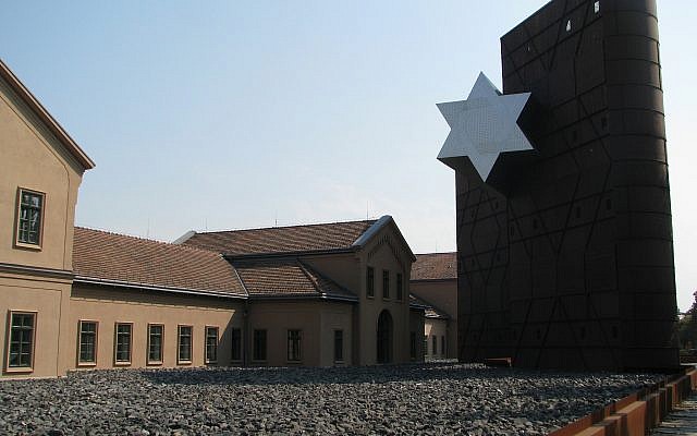 Le musée de la Shoah et le centre éducatif de la Maison du Destin à Budapest. (Yaakov Schwartz/ Times of Israel) Le musée de la Shoah et le centre éducatif de la Maison du Destin à Budapest. (Yaakov Schwartz/ Times of Israel)