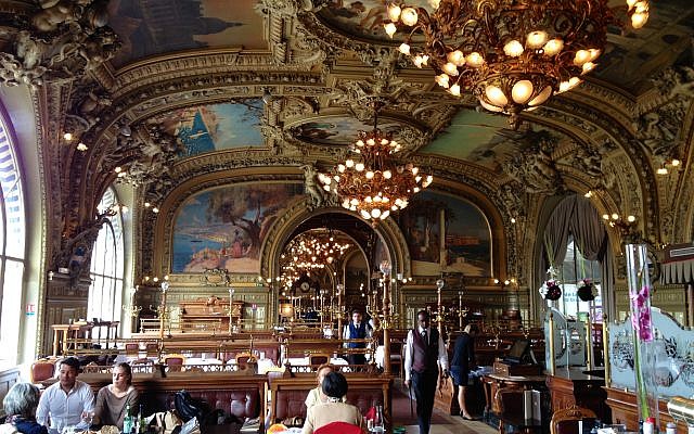 Le Train Bleu à la Gare de Lyon, à Paris, France (Crédit : Wikipedia/CCA Wikicommons) Le Train Bleu à la Gare de Lyon, à Paris, France (Crédit : Wikipedia/CCA Wikicommons)