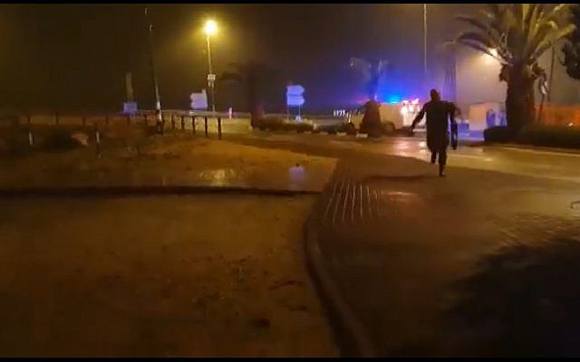 Capture d'écran d'une vidéo d'une fusillade au carrefour d'Ofra, en Cisjordanie, le 20 décembre 2018 (capture d'écran : Facebook) Capture d'écran d'une vidéo d'une fusillade au carrefour d'Ofra, en Cisjordanie, le 20 décembre 2018 (capture d'écran : Facebook)