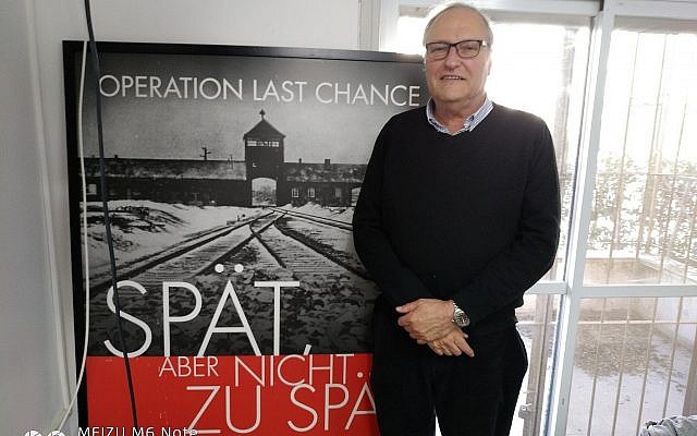 Le chasseur de nazis Efraim Zuroff dans son bureau de Jérusalem, en janvier 2018. (Crédit : Raphael Ahren/Times of Israel) Le chasseur de nazis Efraim Zuroff dans son bureau de Jérusalem, en janvier 2018. (Crédit : Raphael Ahren/Times of Israel)