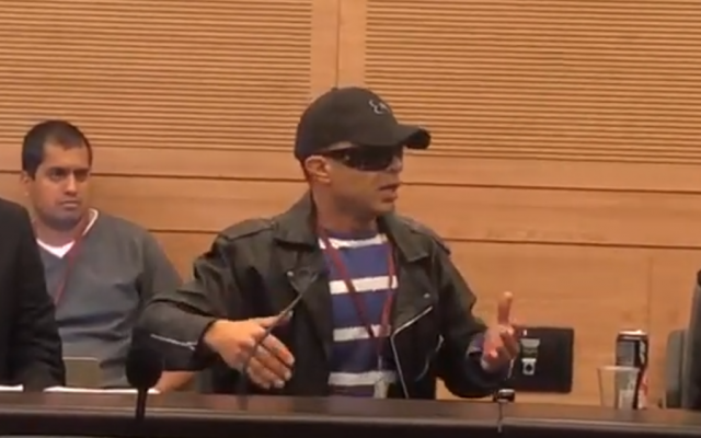 Walid, un Palestinien arrêté par l'AP pour avoir collaboré avec Israël, lors d'une discussion à la Knesset le 11 décembre 2018. (Crédit : capture d'écran YouTube) Walid, un Palestinien arrêté par l'AP pour avoir collaboré avec Israël, lors d'une discussion à la Knesset le 11 décembre 2018. (Crédit : capture d'écran YouTube)