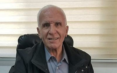 Azzam al-Ahmad, un responsable palestinien dans son bureau de Ramallah, le 4 décembre 2018. (Crédit : Adam Rasgon/Times of Israel)