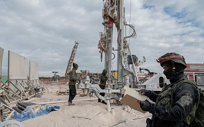 L'armée israélienne perce le sol au sud de la frontière libanaise pour tenter de localiser et de détruire les tunnels d'attaque du Hezbollah qui, selon elle, ont pénétré en territoire israélien, le 5 décembre 2018. (Armée israélienne)