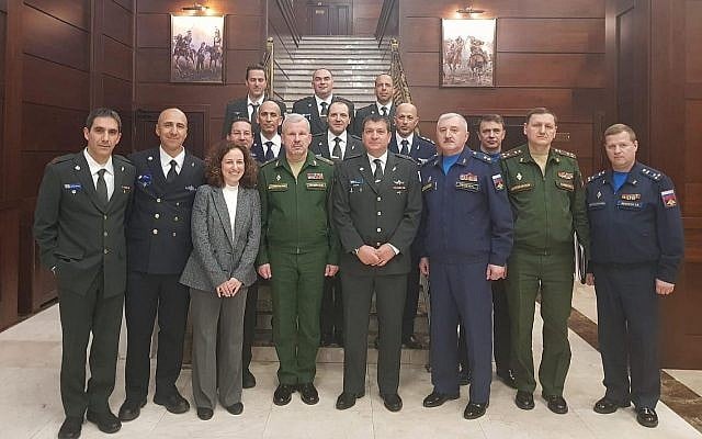 Les délégations militaires israéliennes et russes se réunissent à Moscou le 12 décembre 2018 (Crédit : Unité du porte-parole de Tsahal) Les délégations militaires israéliennes et russes se réunissent à Moscou le 12 décembre 2018 (Crédit : Unité du porte-parole de Tsahal)