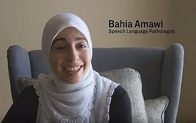 L'orthophoniste texane Bahia Amawi, qui porte plainte contre une loi anti-BDS, qui lui aurait coûté son emploi. (Crédit : capture d'écran The Intercept)