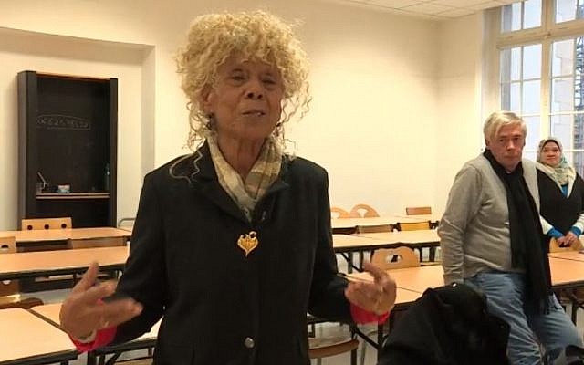 Simone Schwarz-Bart lors de la remise de ses archives personnelles à la Bibliothèque nationale de France en décembre 2018 (Crédit: capture d'écran Francetvinfo) Simone Schwarz-Bart lors de la remise de ses archives personnelles à la Bibliothèque nationale de France en décembre 2018 (Crédit: capture d'écran Francetvinfo)