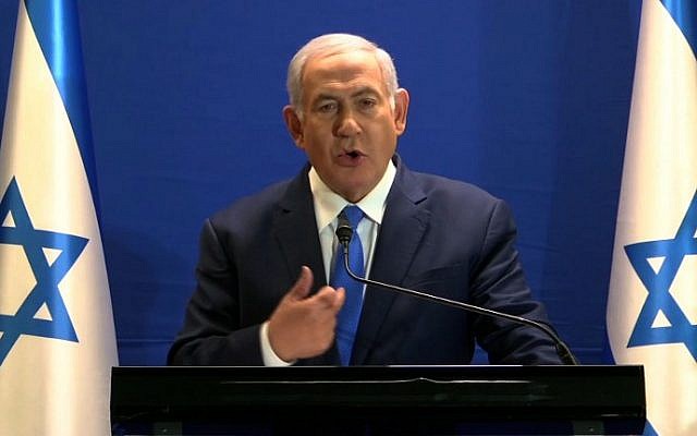Le Premier ministre Benjamin Netanyahu fait une déclaration en direct à la télévision depuis la résidence du Premier ministre, à Jérusalem, le 7 janvier 2019. (Crédit : LIKUD / AFP) Le Premier ministre Benjamin Netanyahu fait une déclaration en direct à la télévision depuis la résidence du Premier ministre, à Jérusalem, le 7 janvier 2019. (Crédit : LIKUD / AFP)