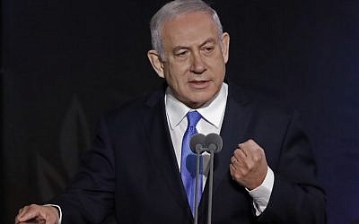 Le Premier ministre Benjamin Netanyahu s'exprime lors d'une cérémonie de passation de pouvoirs pour le nouveau chef d'état-major de Tsahal le 15 janvier 2019, au siège du ministère de la Défense à Tel Aviv. (JACK GUEZ / AFP)