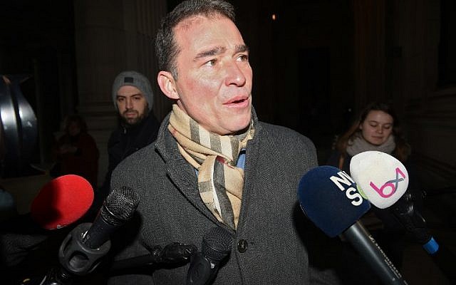 L'avocat belge de Mehdi Nemmouche, Sebastien Courtoy répond aux journalistes au Palais de justice de Bruxelles, le 18 janvier 2019, (Crédit : JOHN THYS / AFP) L'avocat belge de Mehdi Nemmouche, Sebastien Courtoy répond aux journalistes au Palais de justice de Bruxelles, le 18 janvier 2019, (Crédit : JOHN THYS / AFP)