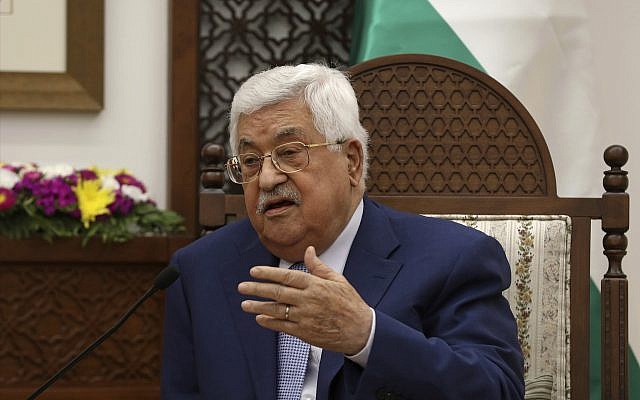 Le président de l'Autorité palestinienne Mahmoud Abbas à Ramallah, en Cisjordanie, le 27 juin 2018 (Crédit : Alaa Badarneh/Pool Photo via AP)