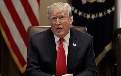 Le président américain Donald Trump s'exprime lors d'une réunion du cabinet à la Maison Blanche, le mercredi 2 janvier 2019, à Washington. (AP Photo/Evan Vucci)