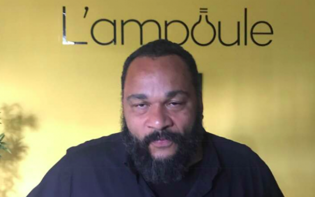 Dieudonné à l'Ampoule (Crédit : Facebook)