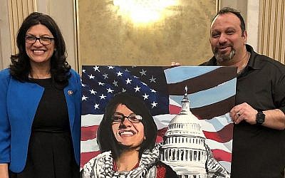 La représentante démocrate du Michigan Rashida Tlaib en compagnie de l'activiste pro-Hezbollah du groupe "droit au retour" Abbas Hamideh, le samedi 12 janvier 2019 (Capture d'écran : Twitter) La représentante démocrate du Michigan Rashida Tlaib en compagnie de l'activiste pro-Hezbollah du groupe "droit au retour" Abbas Hamideh, le samedi 12 janvier 2019 (Capture d'écran : Twitter)