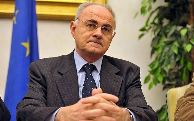 Le sénateur italien Elio Lannutti du mouvement populiste Cinq étoiles (Crédit : Facebook)