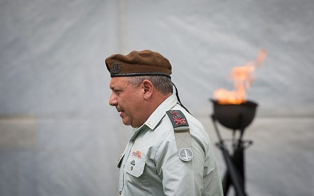 Le chef d'état-major de Tsahal Gadi Eizenkott assiste à une cérémonie commémorative marquant le 50e anniversaire de la guerre des Six jours en 1967, au Mont Herzl à Jérusalem, le 24 mai 2017. (Miriam Alster/Flash90)