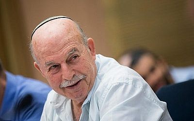 Nissan Slomiansky assiste à une session de la Commission constitution, droit et justice, qu'il préside, à la Knesset le 16 janvier 2018. (Yonatan Sindel/Flash90)