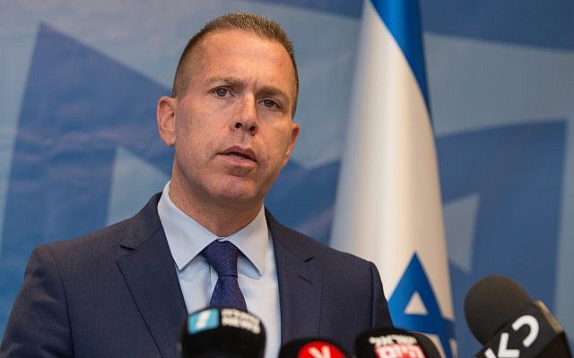 Le ministre de la Sécurité publique, Gilad Erdan, s'exprime lors d'une conférence de presse à Tel Aviv, le 13 septembre 2018. (Roy Alima/Flash90) Le ministre de la Sécurité publique, Gilad Erdan, s'exprime lors d'une conférence de presse à Tel Aviv, le 13 septembre 2018. (Roy Alima/Flash90)