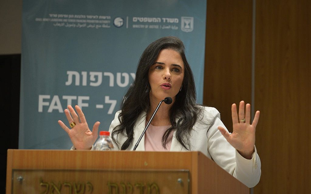 La ministre de la Justice, Ayelet Shaked, prend la parole lors d'une conférence de presse sur l'adhésion d'Israël au Groupe d'action financière sur le blanchiment de capitaux (GAFI), à Tel Aviv, le 10 décembre 2018. (Flash90) La ministre de la Justice, Ayelet Shaked, prend la parole lors d'une conférence de presse sur l'adhésion d'Israël au Groupe d'action financière sur le blanchiment de capitaux (GAFI), à Tel Aviv, le 10 décembre 2018. (Flash90)