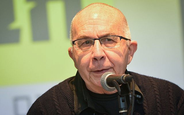 Motti Ashkenazi, lors d'une conférence de presse à Tel Aviv, annonce le lancement de la campagne électorale de son parti Justice sociale, le 13 janvier 2019. (Crédit : Flash90)