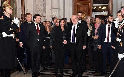 Le président Reuven Rivlin lors d'un événement célébrant avec la communauté juive française le 70ème anniversaire d'Israël à la Mairie de Paris, en France, le 24 janvier 2019 (Crédit : Haim Zach/GPO)