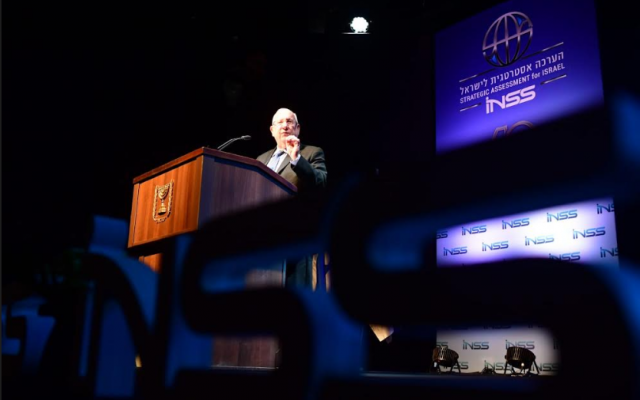 Reuven Rivlin lors de la conférence annuelle à l'Institute for National Security Studies (INSS) à Tel Aviv, le 28 janvier 2018. (Crédit : Kobi Gideon/GPO)