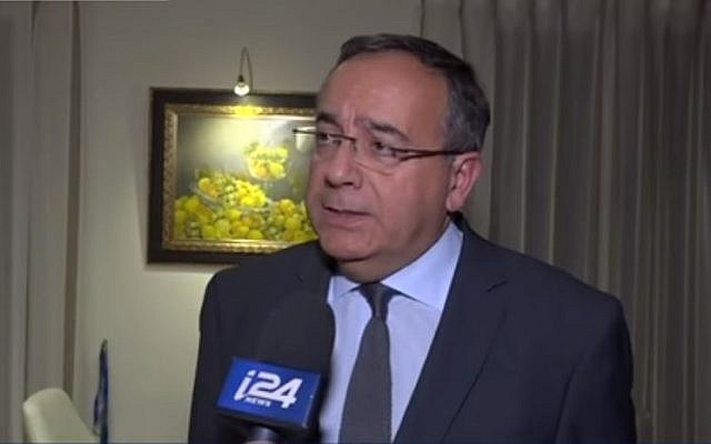 Didier Dousset, maire de Plessis-Trévise auquel un de administré est venu confié avoir éte victime d'une agression antisémite et crapuleuse (Crédit: capture d'écran I24News/Youtube) Didier Dousset, maire de Plessis-Trévise auquel un de administré est venu confié avoir éte victime d'une agression antisémite et crapuleuse (Crédit: capture d'écran I24News/Youtube)