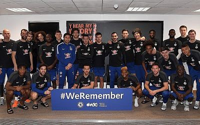L'équipe de Chelsea a également participé à la campagne #WeRemember du Congrès juif mondial. (Crédit : Chelsea Football Club)
